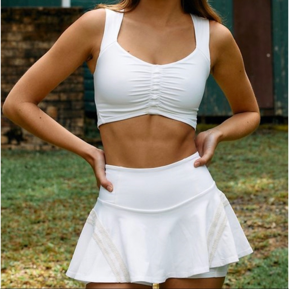 FREE PEOPLE Pleats And Thank You Crop Tank (size Medium in White)